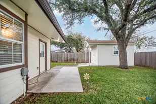 118 Holiday Ln, Port Lavaca, TX 77979 - Photo 9