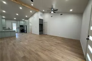 318 Warehouse Rd, Victoria, TX 77905 - Photo 5