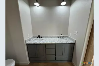 318 Warehouse Road, Victoria, TX 77905 - Photo 17