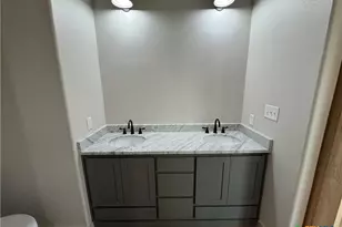 318 Warehouse Rd, Victoria, TX 77905 - Photo 17