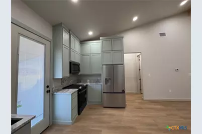 318 Warehouse Road, Victoria, TX 77905 - Photo 11