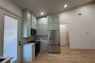 318 Warehouse Rd, Victoria, TX 77905 - Photo 11