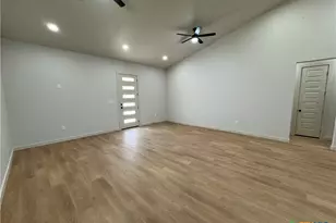 318 Warehouse Rd, Victoria, TX 77905 - Photo 3