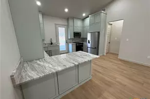 318 Warehouse Rd, Victoria, TX 77905 - Photo 9