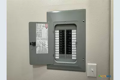 318 Warehouse Road, Victoria, TX 77905 - Photo 35