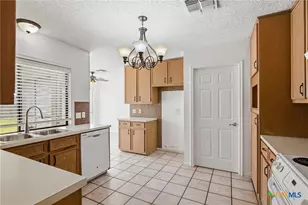 205 Lansdown St, Victoria, TX 77904 - Photo 9