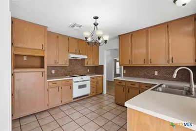 205 Lansdown Street, Victoria, TX 77904 - Photo 11