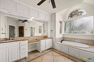 365 Green Park Dr, Belton, TX 76513 - Photo 11