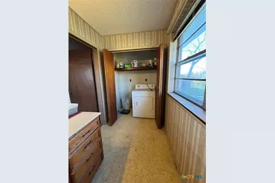 2742 W Kingsbury Street, Seguin, TX 78155 - Photo 17