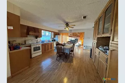 2742 W Kingsbury Street, Seguin, TX 78155 - Photo 5