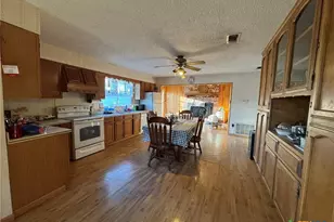 2742 W Kingsbury St, Seguin, TX 78155 - Photo 5