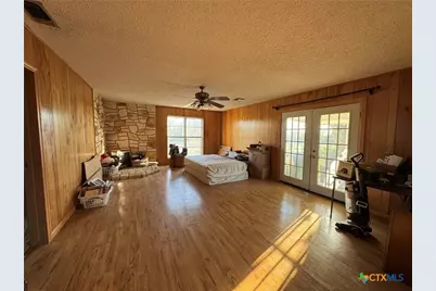 2742 W Kingsbury Street, Seguin, TX 78155 - Photo 3