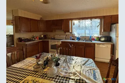 2742 W Kingsbury Street, Seguin, TX 78155 - Photo 9