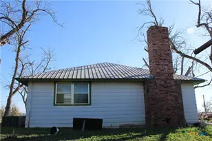 2742 W Kingsbury St, Seguin, TX 78155 - Photo 29