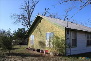 2742 W Kingsbury St, Seguin, TX 78155 - Photo 33