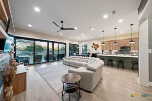 300 Bridgepoint Dr, Kingsland, TX 78639 - Photo 9