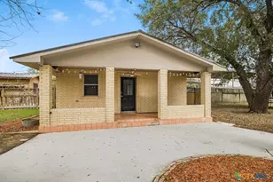 404 Glen Oaks Ln, Cuero, TX 77954 - Photo 31