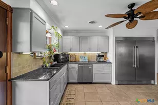 404 Glen Oaks Ln, Cuero, TX 77954 - Photo 9