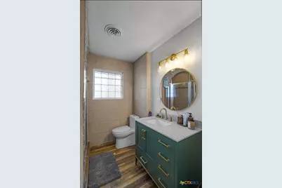 404 Glen Oaks Ln, Cuero, TX 77954 - Photo 23