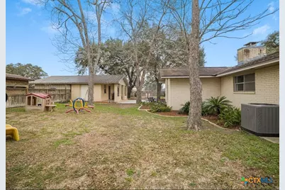 404 Glen Oaks Ln, Cuero, TX 77954 - Photo 27