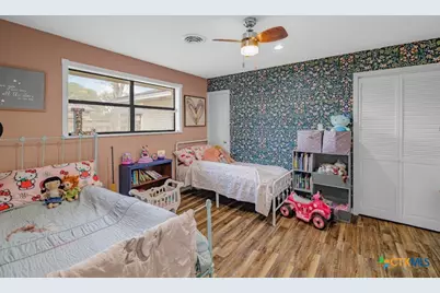 404 Glen Oaks Ln, Cuero, TX 77954 - Photo 17