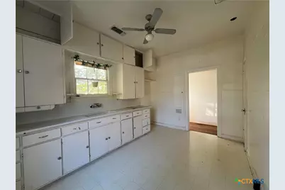 202 Shady Street, Marlin, TX 76661 - Photo 7