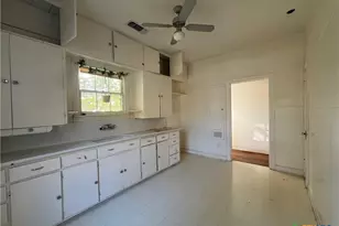 202 Shady St, Marlin, TX 76661 - Photo 7