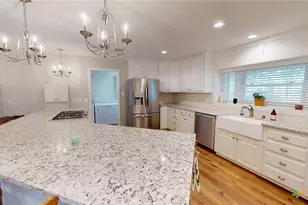 1371 Fannin Oaks Dr, Victoria, TX 77905 - Photo 5