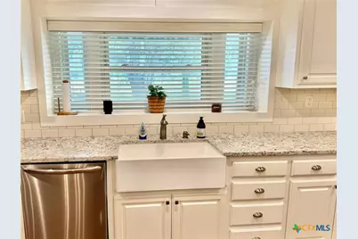 1371 Fannin Oaks Drive, Victoria, TX 77905 - Photo 7