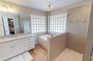 1371 Fannin Oaks Dr, Victoria, TX 77905 - Photo 17