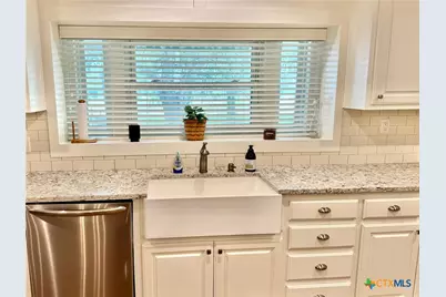 1371 Fannin Oaks Drive, Victoria, TX 77905 - Photo 7