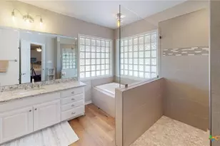 1371 Fannin Oaks Dr, Victoria, TX 77905 - Photo 19