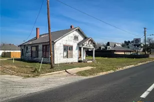 608 W 4th St, Cameron, TX 76520 - Photo 1