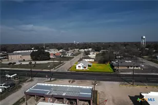 608 W 4th St, Cameron, TX 76520 - Photo 3