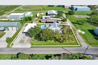 612 W Jackson Avenue, Port O'Connor, TX 77982 - Photo 43
