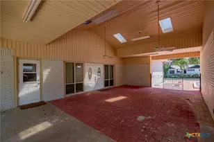 608 Berwick St, Victoria, TX 77904 - Photo 17