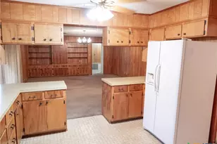 301 Birchwood Dr, Victoria, TX 77901 - Photo 13