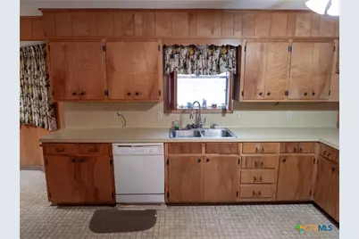 301 Birchwood Drive, Victoria, TX 77901 - Photo 11