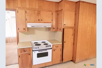 301 Birchwood Drive, Victoria, TX 77901 - Photo 9