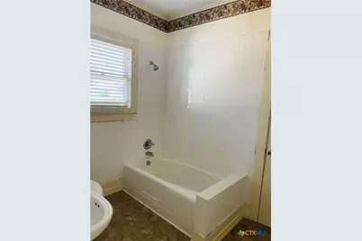 302 W French Street, Cuero, TX 77954 - Photo 7