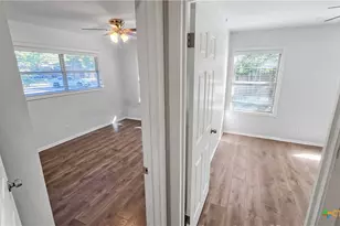 1717 E Mesquite Ln, Victoria, TX 77901 - Photo 9