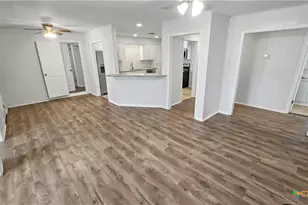 1717 E Mesquite Ln, Victoria, TX 77901 - Photo 7