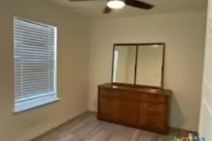 907 E 3rd St, Lampasas, TX 76550 - Photo 5