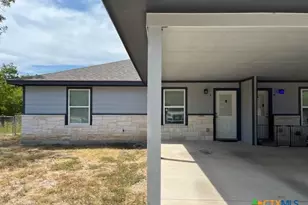 907 E 3rd St, Lampasas, TX 76550 - Photo 1