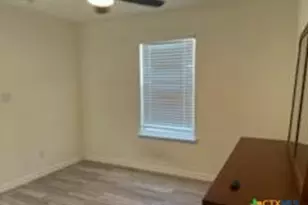 907 E 3rd St, Lampasas, TX 76550 - Photo 7