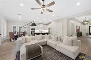 422 Bridle Trl, New Braunfels, TX 78132 - Photo 9