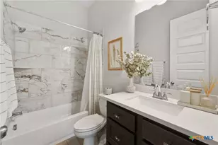 422 Bridle Trl, New Braunfels, TX 78132 - Photo 17