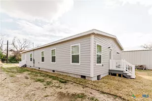 404 Bridge St, Cuero, TX 77954 - Photo 5