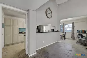 10 Cherry Hill Dr, Seguin, TX 78155 - Photo 13