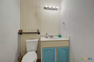 10 Cherry Hill Dr, Seguin, TX 78155 - Photo 17